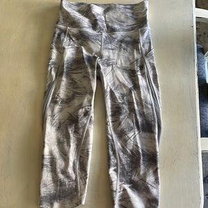 EUC White Lululemon cropped leggings